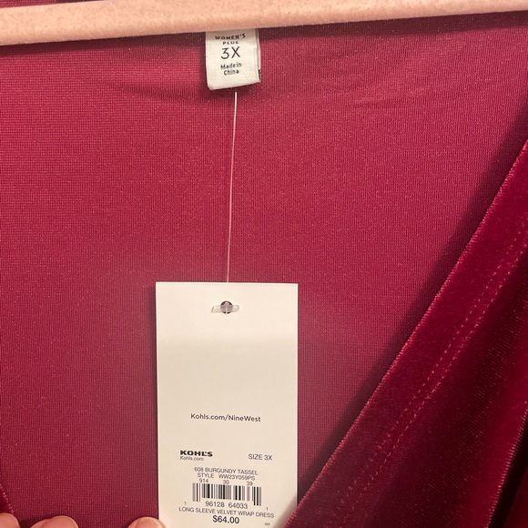 NWT Plus Size Nine West Long Sleeve
Velvet Wrap Dress - Picture 3 of 3